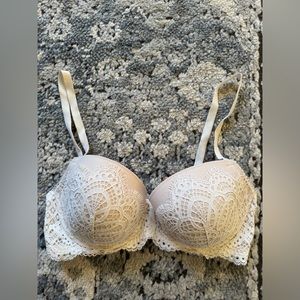 Victoria’s Secret dream angels lined demi underwire lace bra size 32DD